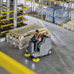 KM 100/120 R Bp Pack Vacuum Sweeper - Image 3
